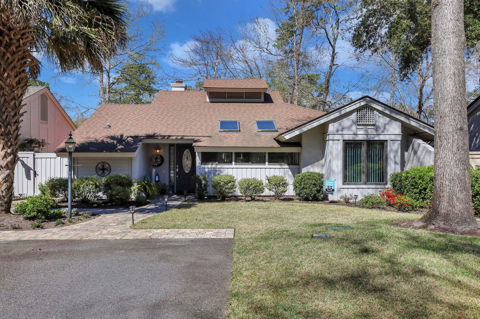 The gated front entry and courtyard of a home in Moss Creek, Bluffton