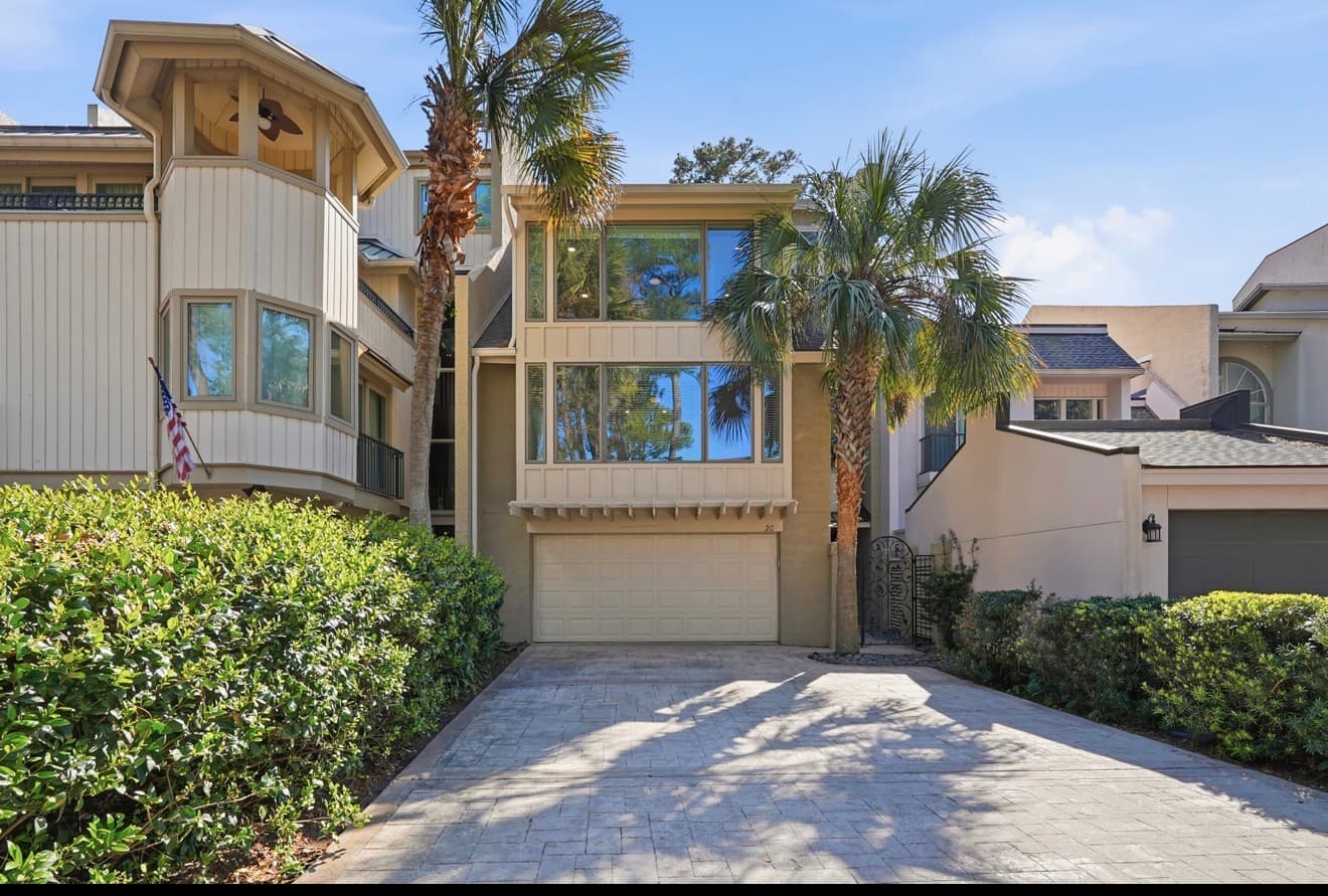 A three-storey townhouse under palmettos in Sea Pines, Hilton Head Island, South Carolina